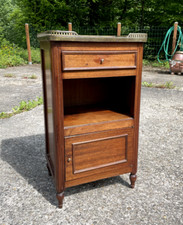 Chevet style Louis XVI en bon état correct