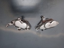 Étriers de frein avant droit