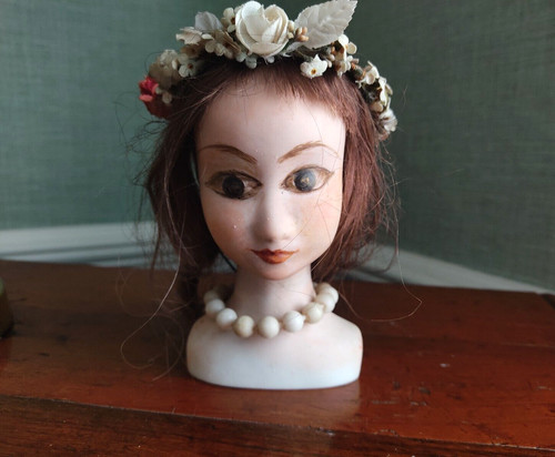 Ancienne poupée demi buste - , en