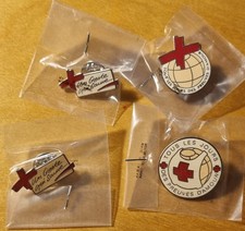 Lot 4 Pin's CROIX ROUGE. TOUS