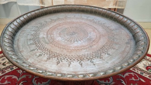 Grand plateau oriental avec - grand,