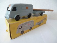 Authentique RENAULT 1000 kgs PTT avec remorque fabrication CIJ années 60