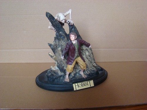 Figurine riddles the dark - -,