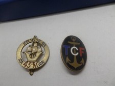 Lot de 2 insignes Divers 