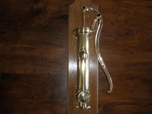 Ancienne pompe eau - a, cm