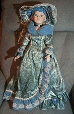 Poupée No 5 - Tête et Mains Porcelaine - Robe Bleu Vert Sac Chapeau - 60cm