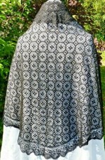 ANCIEN CHALE à une POINTE en DENTELLE du PUY de la 2e moitié du XIXe 