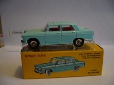 Peugeot 404 Berline bleu clair