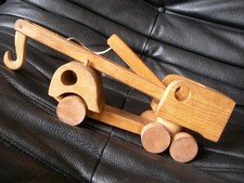 JOUET ENFANT : CAMION AVEC GRUE - ENGIN DE CHANTIER - TOUT EN BOIS