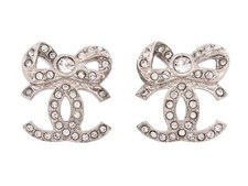 NEUF BOUCLES D'OREILLES CHANEL