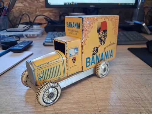 Ancien camion banania tôle - ancien,