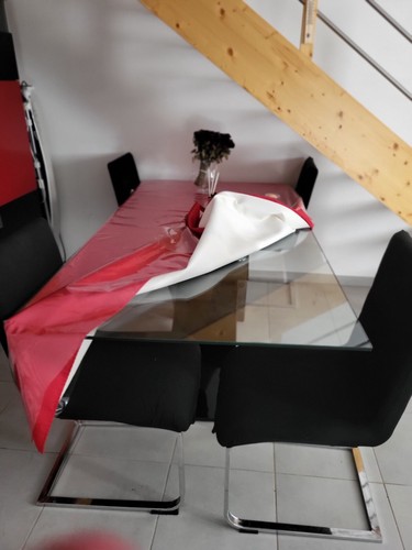 Table verre avec chaises - en,