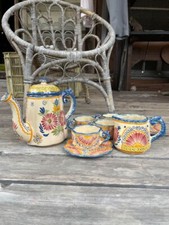 Service à thé et soucoupe