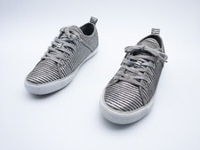 GUESS Baskets Femme Chaussures