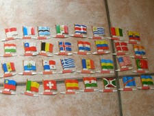 LOT DE 32 DRAPEAUX METAL  L' ALSACIENNE BISCUITS £ BON ETAT £ (H1)