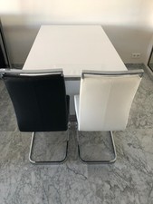 table extensible laqué blanc/gris et chaises design