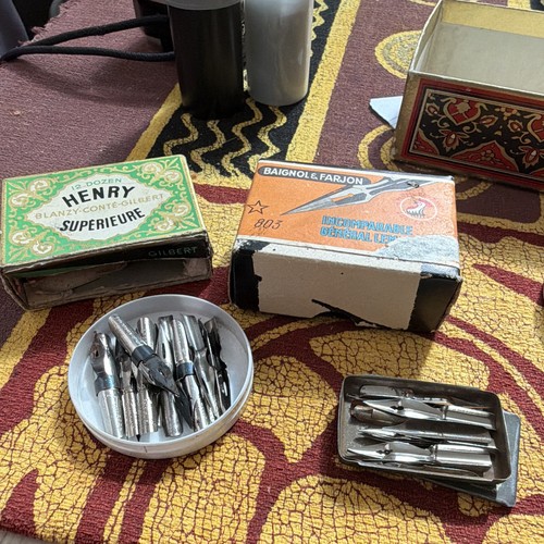 Lot plus 20 plumes - lot,