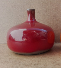 Petit vase rouge de Jacques et Daniele RUELLAND ( PAS d'envoi )