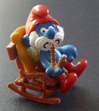 figurine grand schtroumpf avec