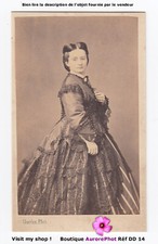 FEMME SECOND EMPIRE EN ROBE