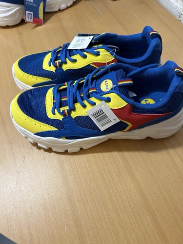 Paire chaussures sneakers - paire,