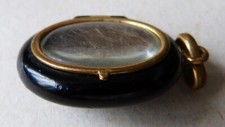 Pendentif reliquaire porte-photo 19e s émail noir  bijou ancien reliquary