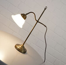 lampe design en laiton noble