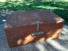 ancienne grande CAISSE BOITE COFFRE EN BOIS  rangement Art pop ***