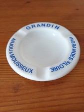 Cendrier vintage en Opalex maison Grandin 2x10,5 cm
