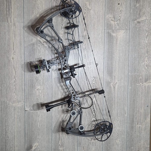 Used bowtech revolt 70lb - revolt, 30"