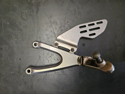 Platine repose pieds pilote - platine,
