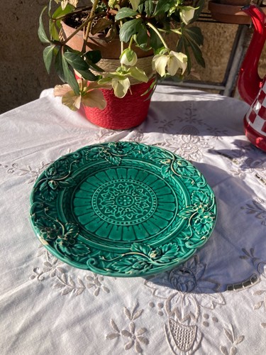 Assiette ancienne sur pied - assiette,