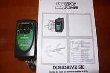 VARIATEUR VITESSE + filtre RFI EMERSON SKA1200055 ONDULEUR 220V/TRIPHASE 0,55KW