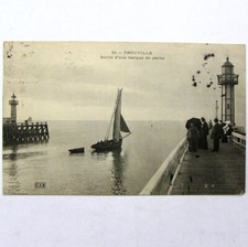Cpa 14 Trouville sur Mer 1910 Sortie d'une barque de pêche Jetée Calvados