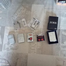 Zippos, articles pour fumeurs, briquet tempête à essence. Très chic et rétro.