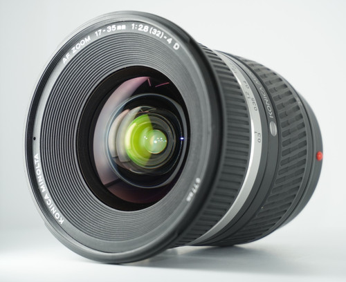 Objectif zoom grand angle