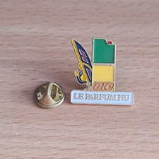 (ZE) Pin’s Bic le Parfum Nu