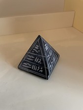 Petite pyramide décorative style égyptien