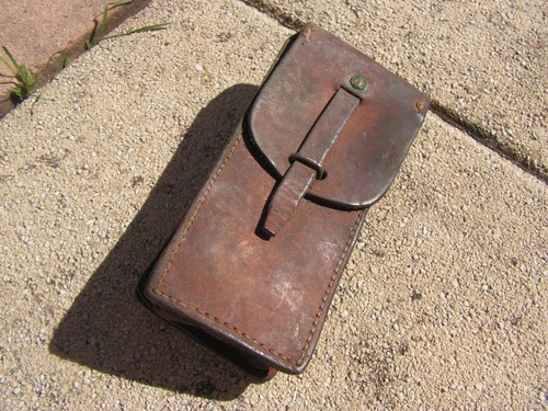 Etuit porte chargeur - etuit,