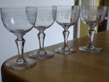 BACCARAT 4 ANCIENS VERRES A APERITIF CRISTAL MOD POMPADOUR 8403 8447 ht 10 cm