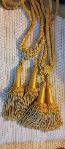 Une paires embrasse rideaux - d,
