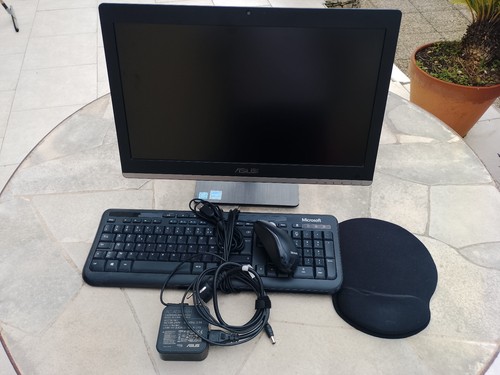Ordinateur bureau tout - ordinateur, en