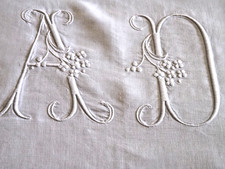 beau mono A D sur drap en pur fil de lin, 3.40 m X 2.26 m, ancien