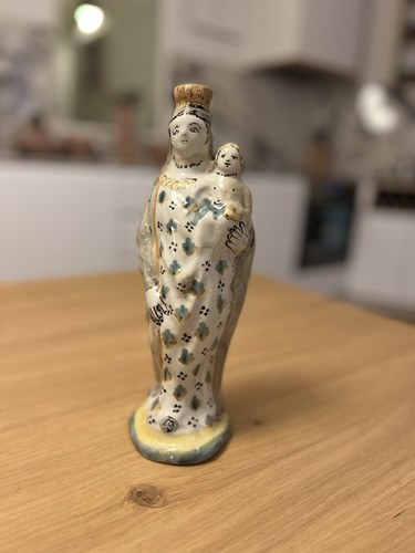 Vierge dite accouchée - vierge, en