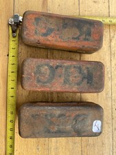 (n°1 )  LOT DE 3 ANCIENNES BOITES À Bougie De Voiture, KLG￼