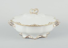 « Haviland », casserole ronde en porcelaine blanche avec couvercle. 1930s