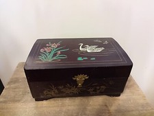 Coffret / Boîte à bijoux en bois laqué à décor de Cygnes  Asie , Chine , Japon
