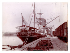 France, Bordeaux, grues, bateaux, quai Bacalan Vintage silver print Tirage arg