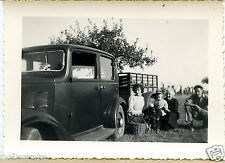 Portrait famille voiture ancienne Citroën Rosalie  - photo ancienne