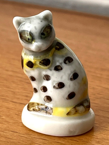 Adorable fève chat - fève, taché